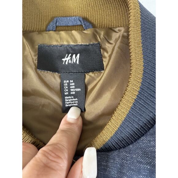 H&M Men's Padded Vest Size 44R Zip Up Front Pockets Polyester Color Blue Navy - Picture 5 of 9